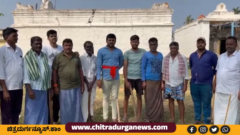 ಹೊಸದುರ್ಗ ಕಾರ್ಯಕರ್ತರಿಂದಲೂ ದೇಗುಲ ಸ್ವಚ್ಛತೆ