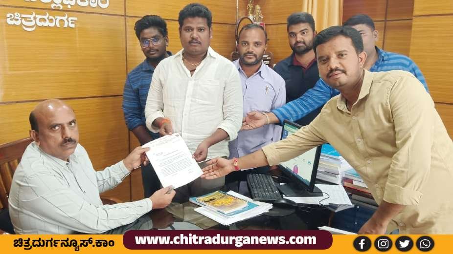 ಬಿಜೆಪಿ ಯುವ ಮೋರ್ಚ ಪದಾಧಿಕಾರಿಗಳಿಂದ ಜಿಲ್ಲಾಧಿಕಾರಿಗೆ ಮನವಿ 