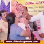 ಲಸಿಕಾ ಕಾರ್ಯಕ್ರಮದಲ್ಲಿ ಶಾಸಕ ಕೆ.ಸಿ.ವೀರೇಂದ್ರ ಪಪ್ಪಿ, ಜಿಲ್ಲಾಧಿಕಾರಿ ಟಿ.ವೆಂಕಟೇಶ್