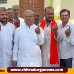 ಮತ ಚಲಾಯಿಸಿದ ಚಿತ್ರದುರ್ಗ ಬಿಜೆಪಿ ಅಭ್ಯರ್ಥಿ ಗೋವಿಂದ ಕಾರಜೋಳ