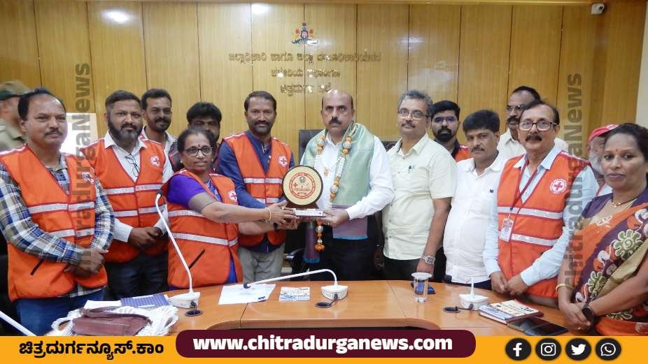 ಜಿಲ್ಲಾಧಿಕಾರಿ ಕಚೇರಿಯ ಸಭಾಂಗಣದಲ್ಲಿ ರೆಡ್ ಕ್ರಾಸ್ ಸಂಸ್ಥೆಯಿಂದ ಸಭೆ