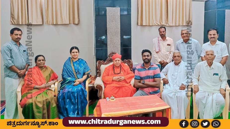 ಸಿರಿಗೆರೆ ಮಠಕ್ಕೆ ದಾವಣಗೆರೆ ಸಂಸದೆ ಪ್ರಭಾ ಮಲ್ಲಿಕಾರ್ಜುನ ಭೇಟಿ 