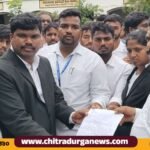 ಪರೀಕ್ಷಾ ಶುಲ್ಕ ಹೆಚ್ಚಳ ಖಂಡಿಸಿ LAW ವಿದ್ಯಾರ್ಥಿಗಳಿಂದ ಪ್ರತಿಭಟನೆ 