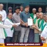 ನೀರಾವರಿ ಸಬ್ಸೀಡಿ ಕಡಿತ ಮಾಡಿರುವುದನ್ನು ವಿರೋಧಿಸಿ ರೈತ ಸಂಘದ ವತಿಯಿಂದ ತೋಟಗಾರಿಕೆ ಸಹಾಯಕ ನಿರ್ದೇಶಕರ ಮುಖಾಂತರ ಮನವಿ ಸಲ್ಲಿಸಲಾಯಿತು