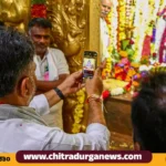 Dk Shivakumar clik photo to KaniveMaramma