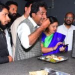 Minister Rahim khan eat Indira canteen food